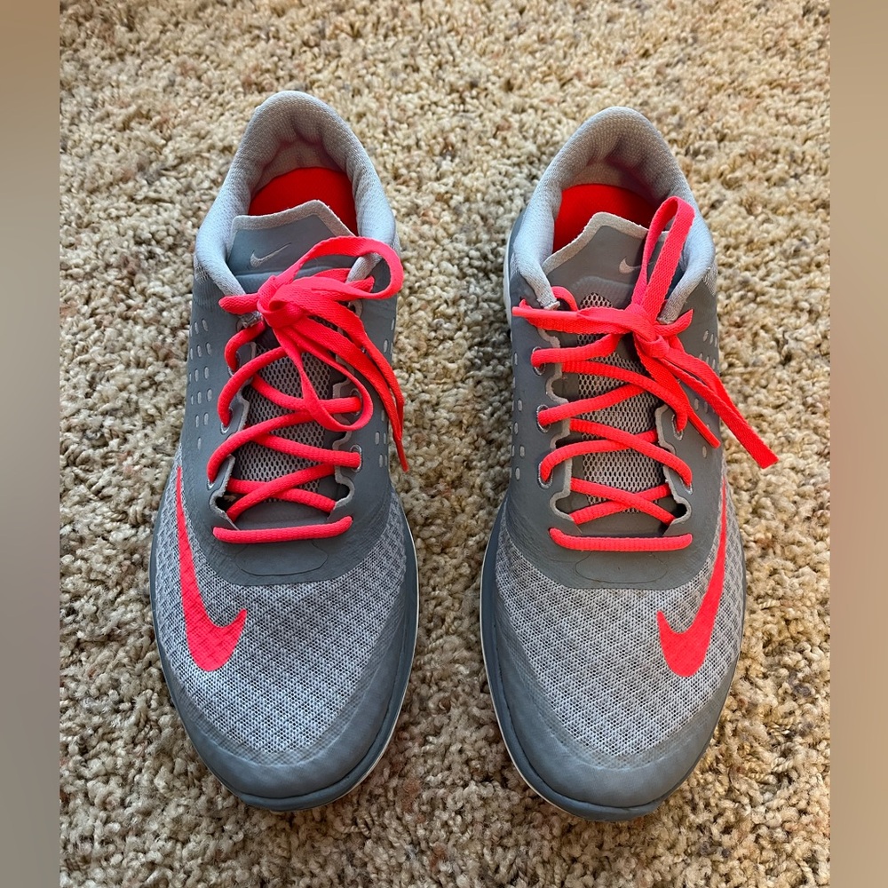 Nike grey and coral fitsole sneakers lightweight size 7